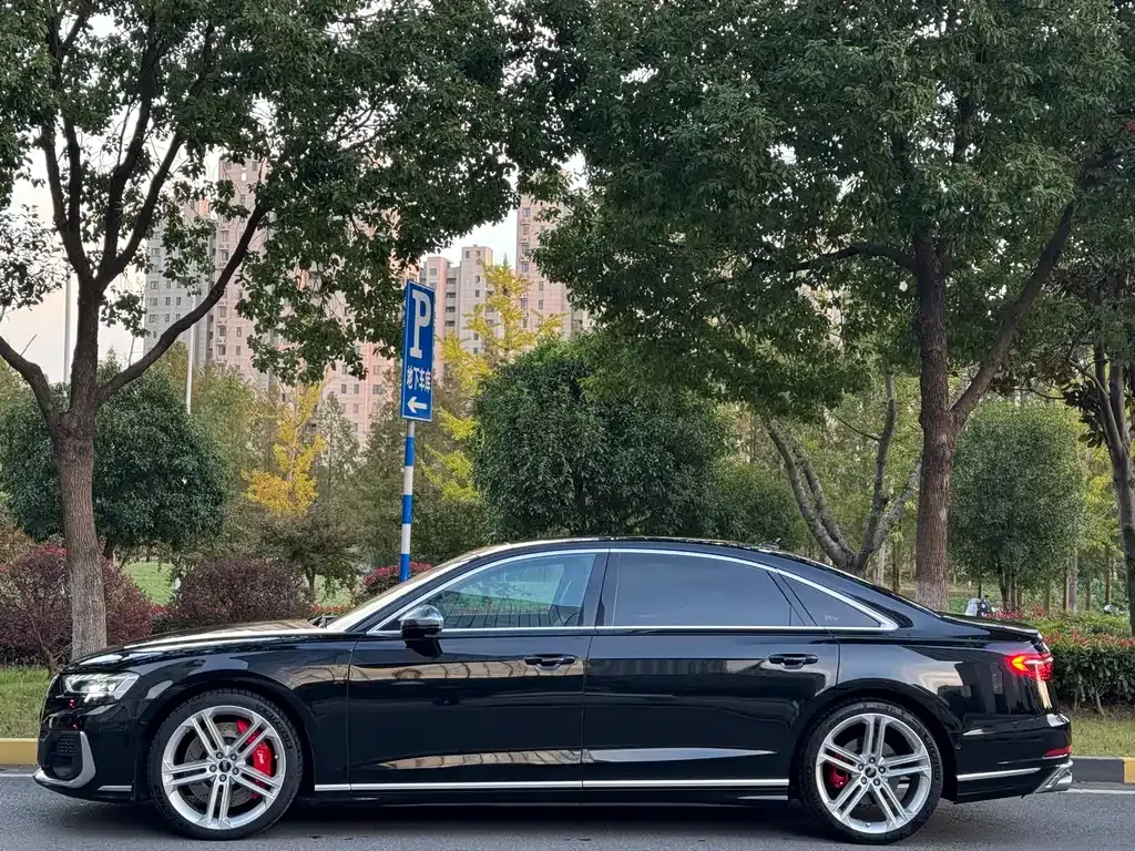 Audi S8 — фото 3