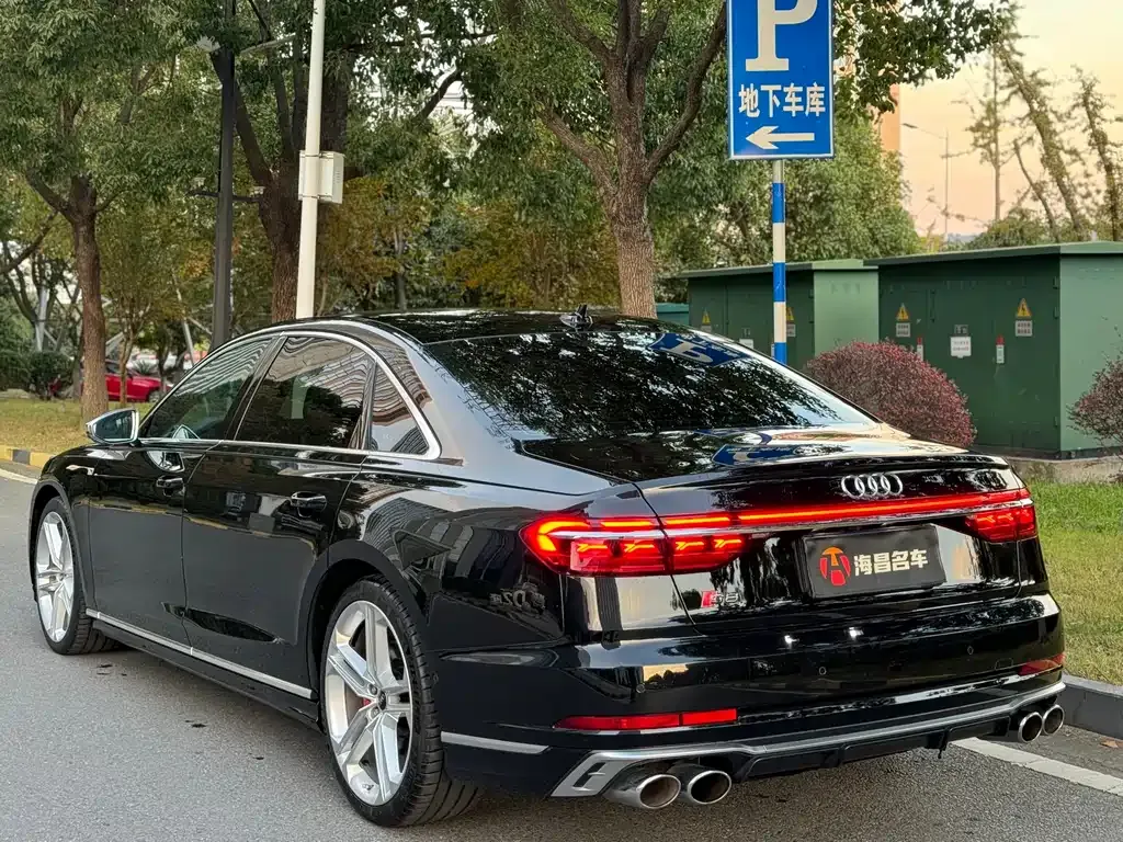 Audi S8 — фото 4
