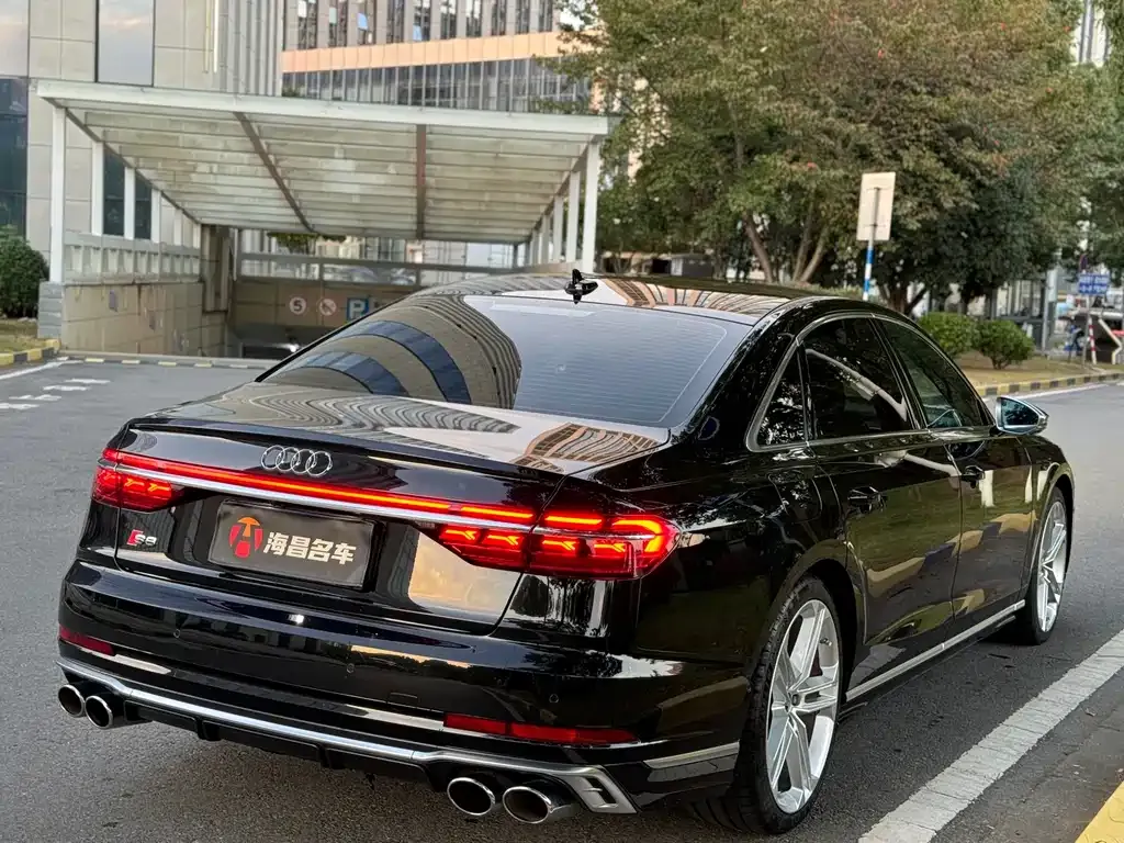 Audi S8 — фото 6