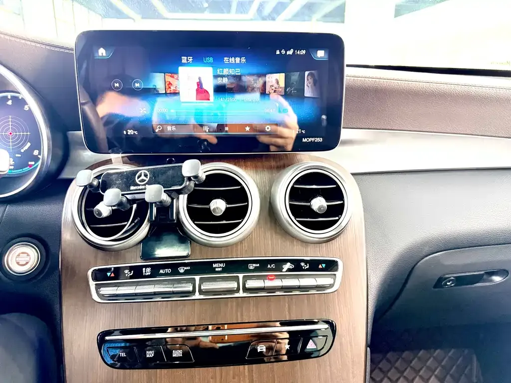 Mercedes-Benz GLC — фото 8