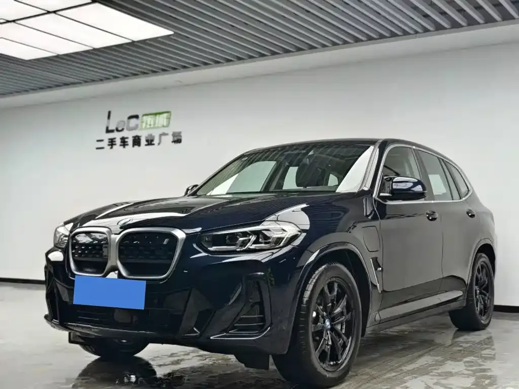 BMW iX3 — фото 1