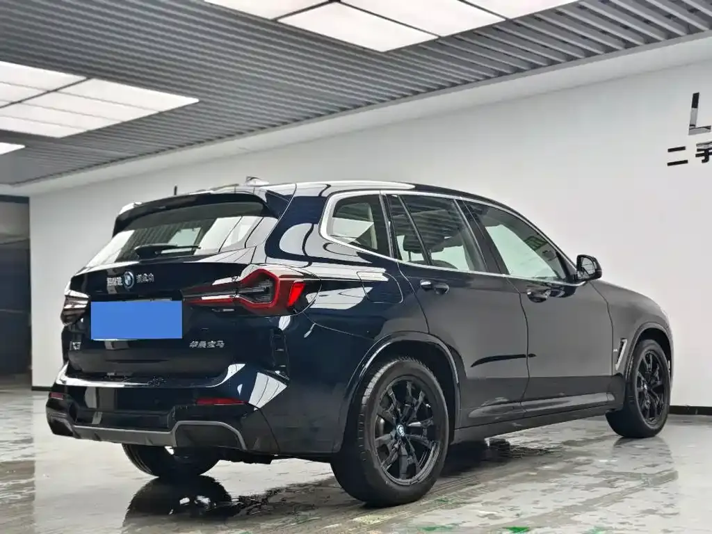 BMW iX3 — фото 10