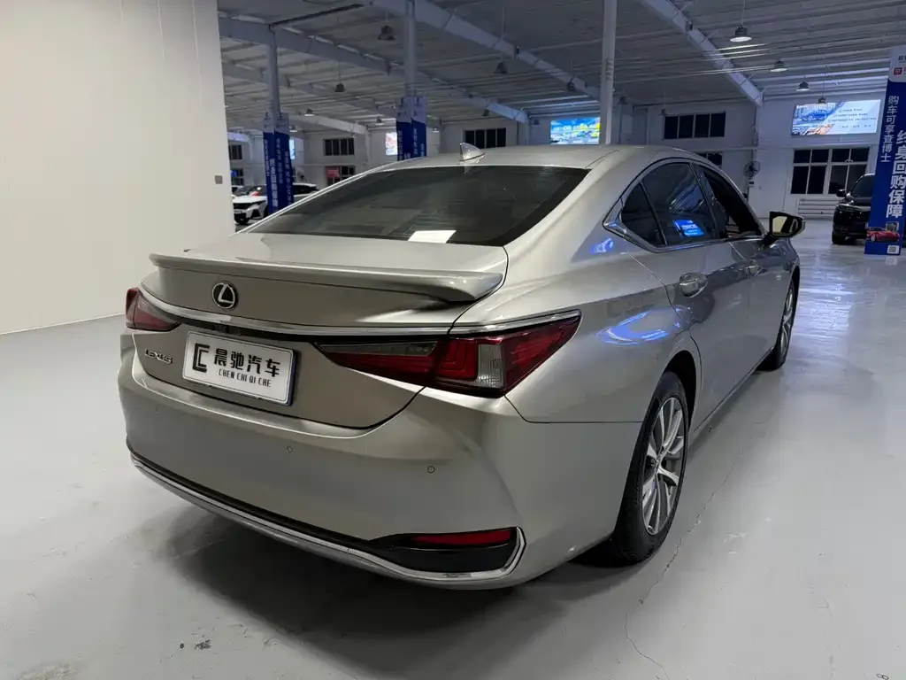 Lexus ES — фото 4