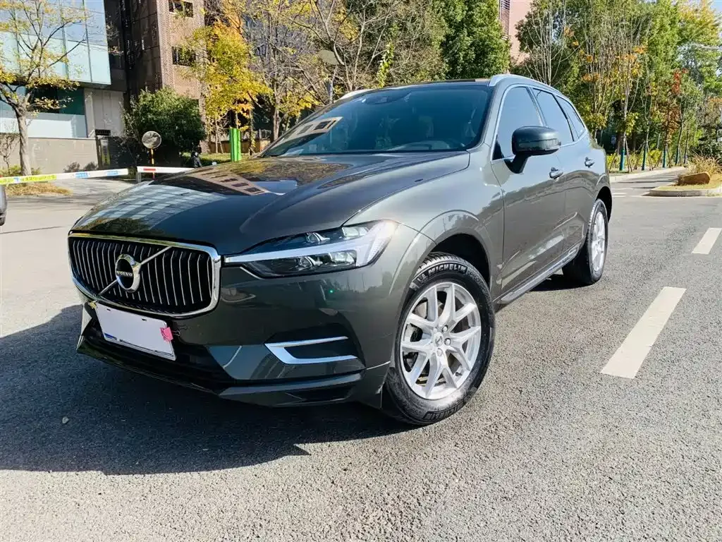 Volvo XC60 — фото 1