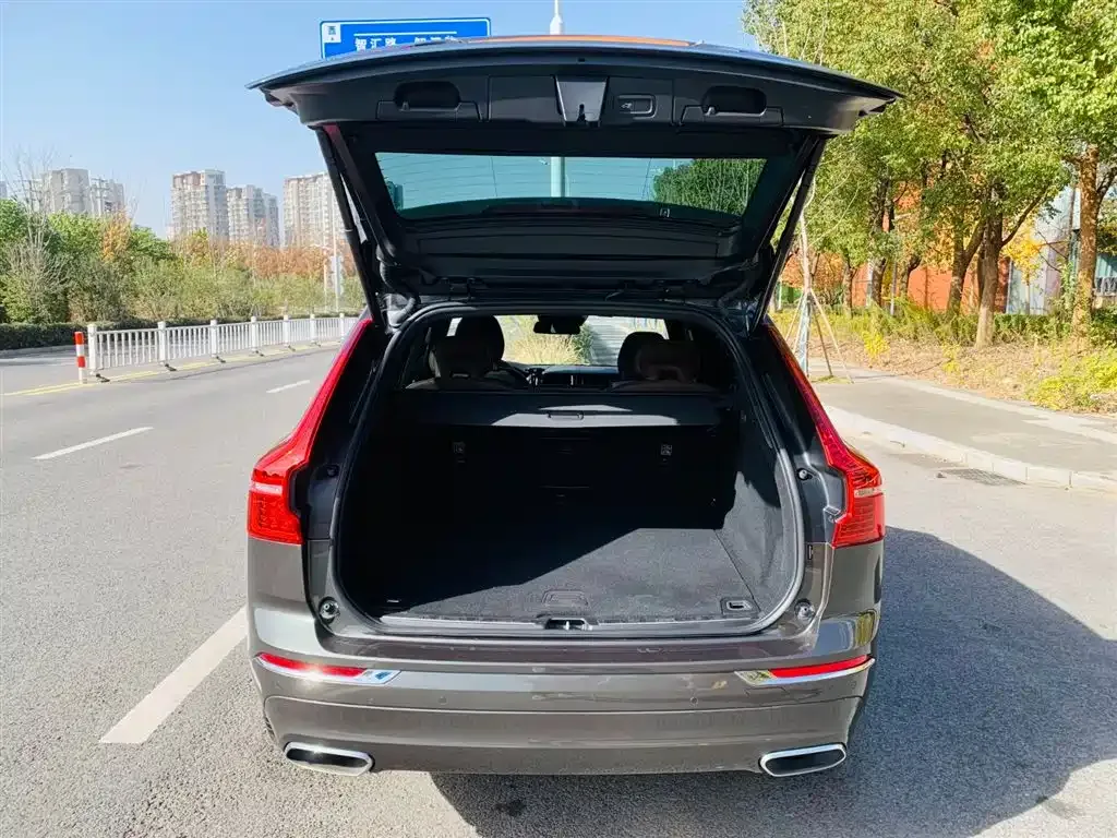 Volvo XC60 — фото 10