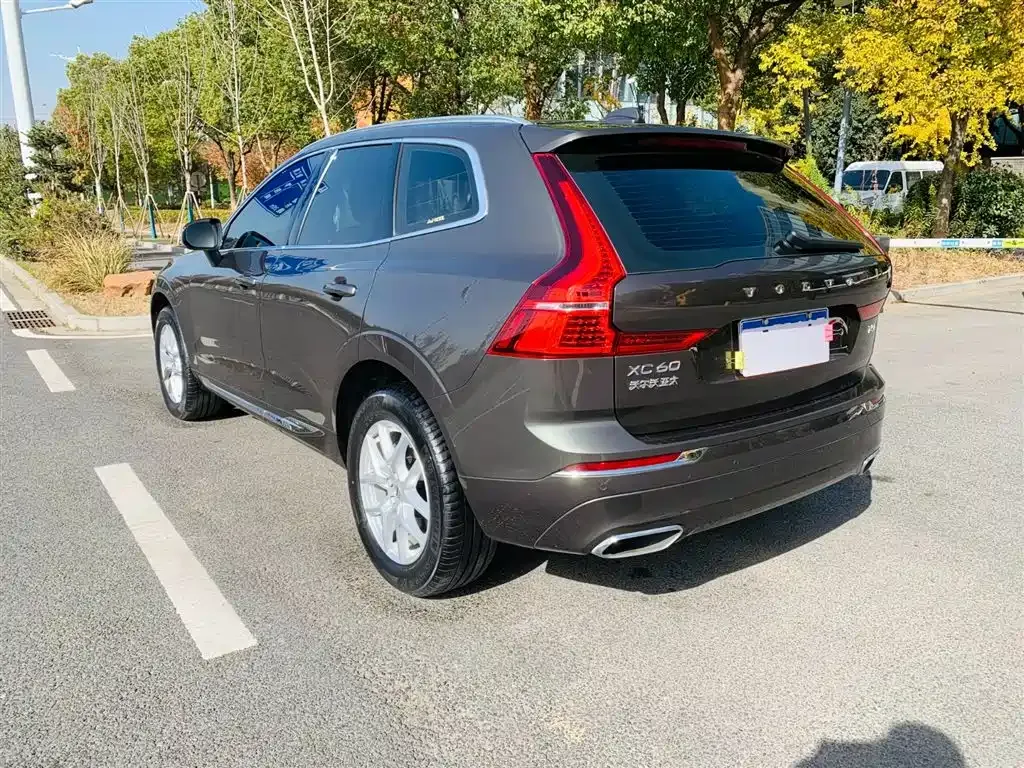 Volvo XC60 — фото 7