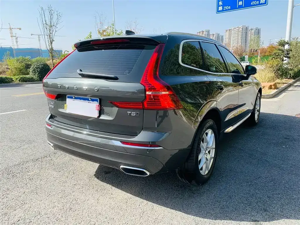 Volvo XC60 — фото 9