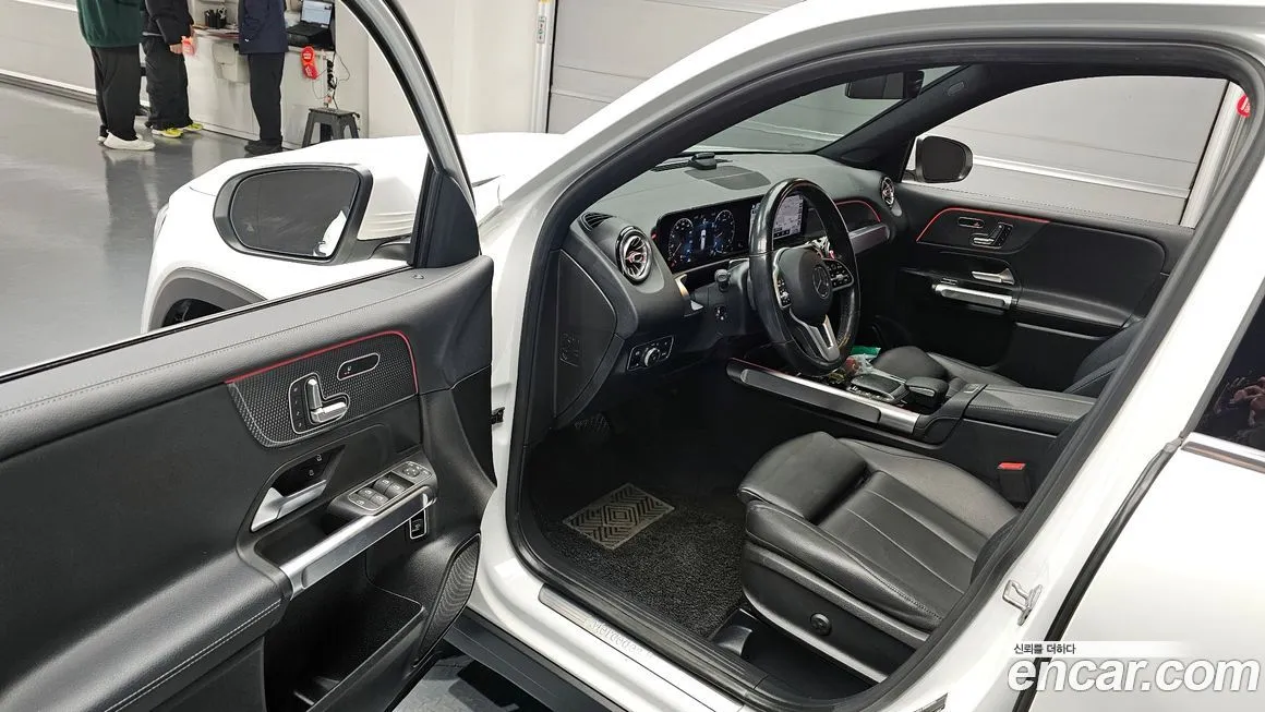 Mercedes-Benz GLB-Class — фото 10