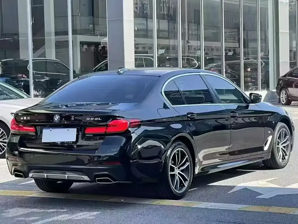 BMW 5 Series — фото 9