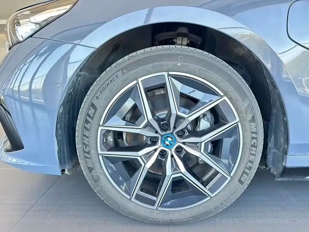 BMW i5 — фото 2