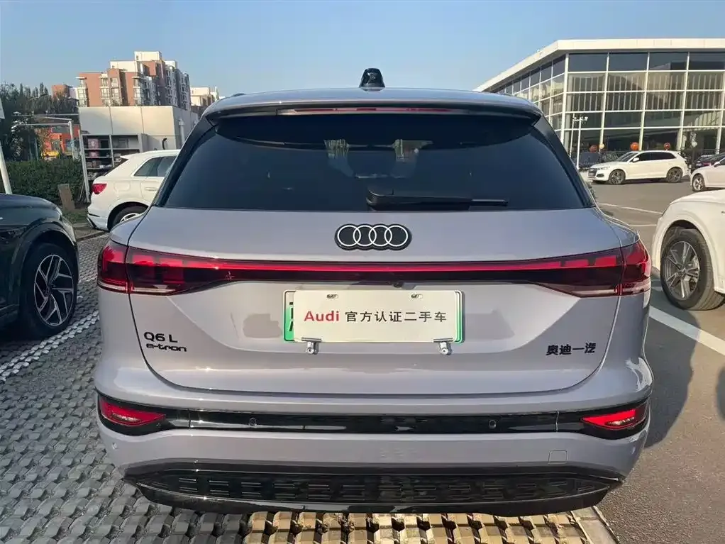 Audi Q6L e-tron — фото 5