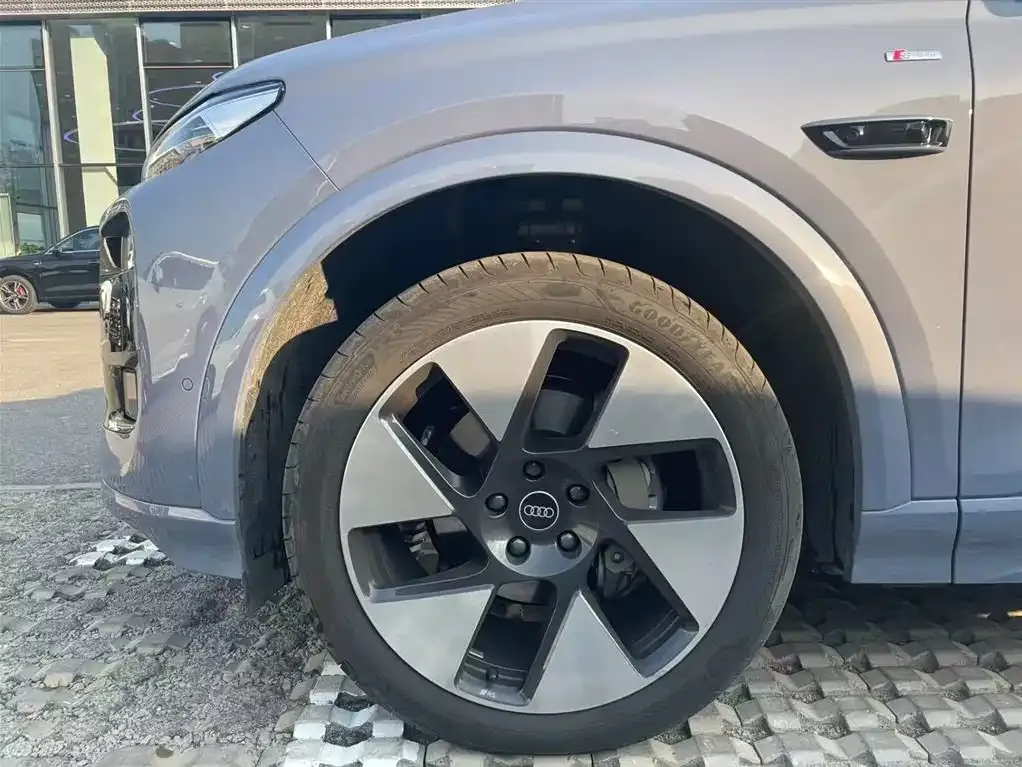 Audi Q6L e-tron — фото 7