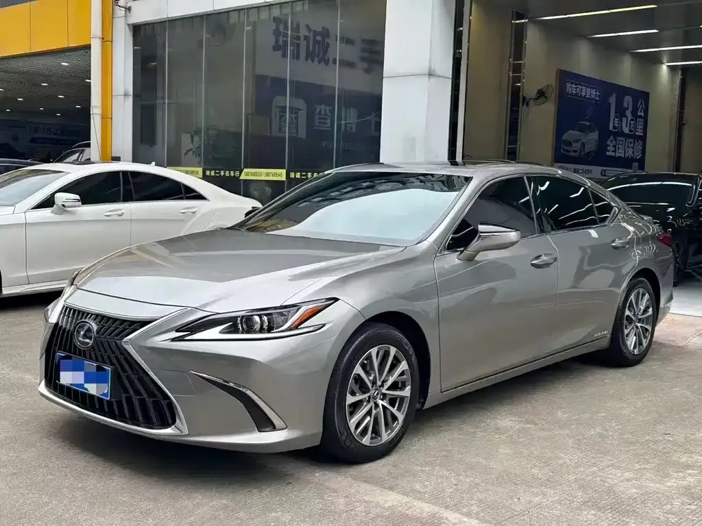 Lexus ES — фото 1