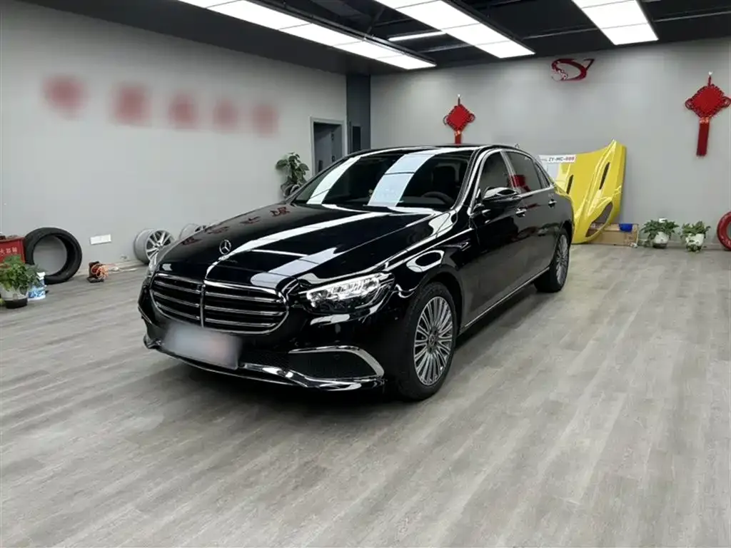 Mercedes-Benz E-Class — фото 1