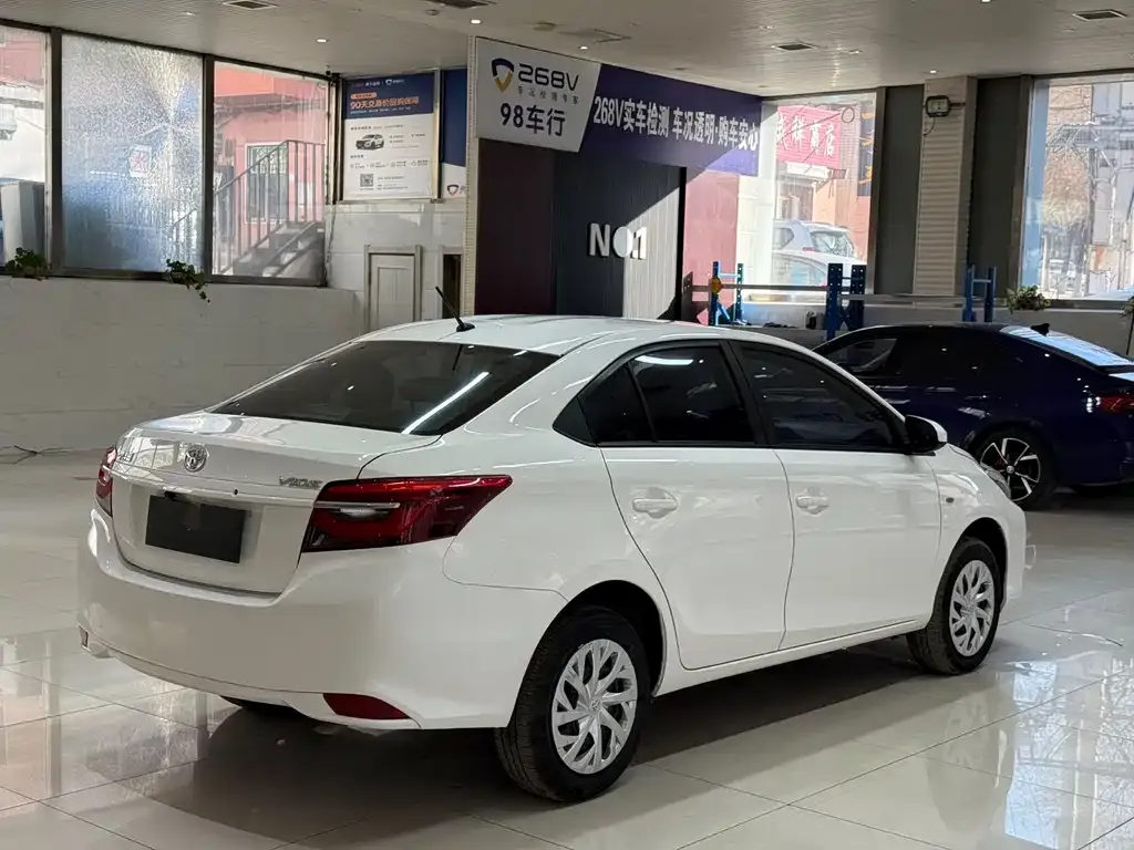 Toyota Vios — фото 4