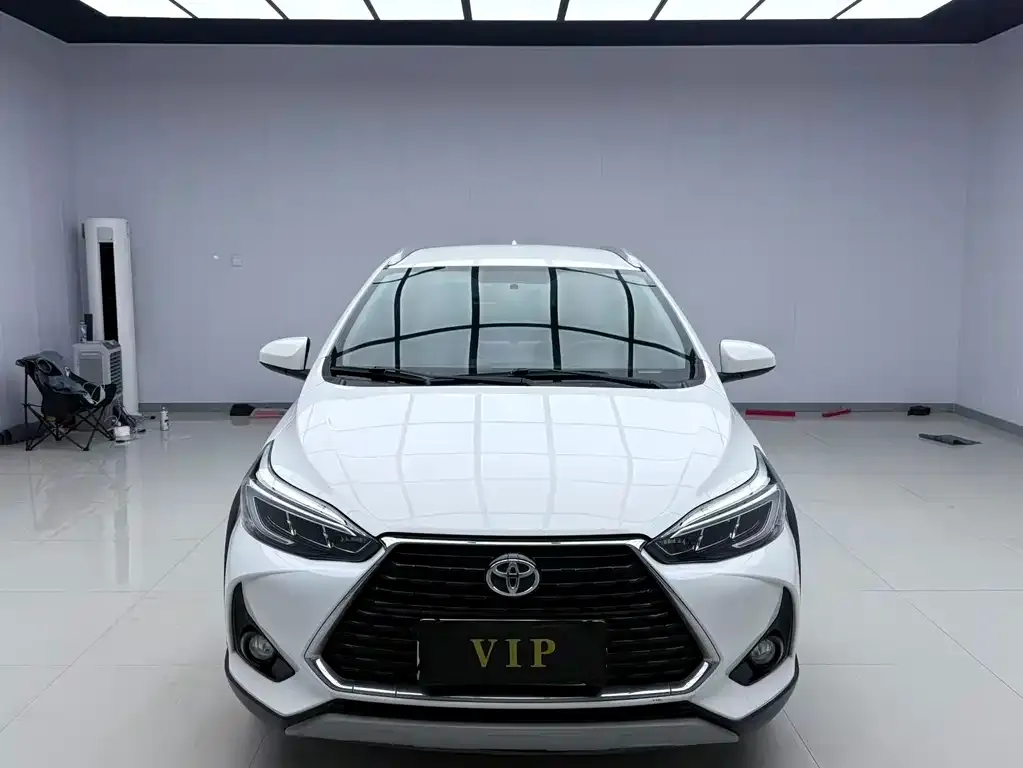 Toyota Yaris L — фото 2