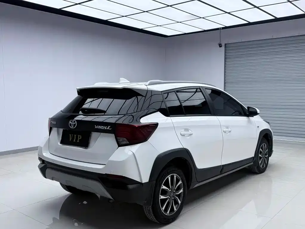Toyota Yaris L — фото 4