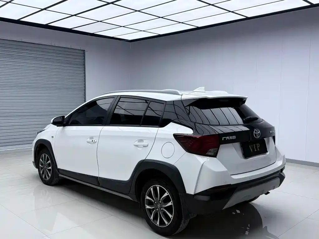 Toyota Yaris L — фото 6