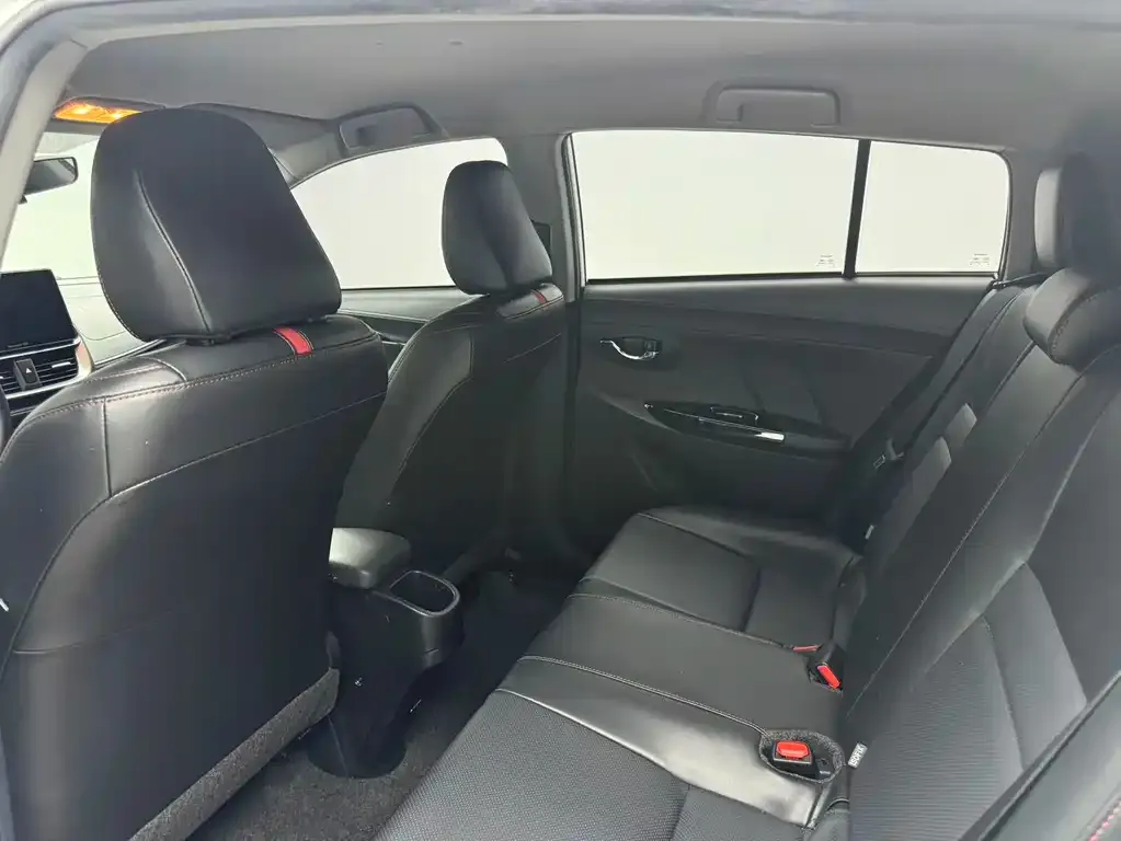 Toyota Yaris L — фото 8