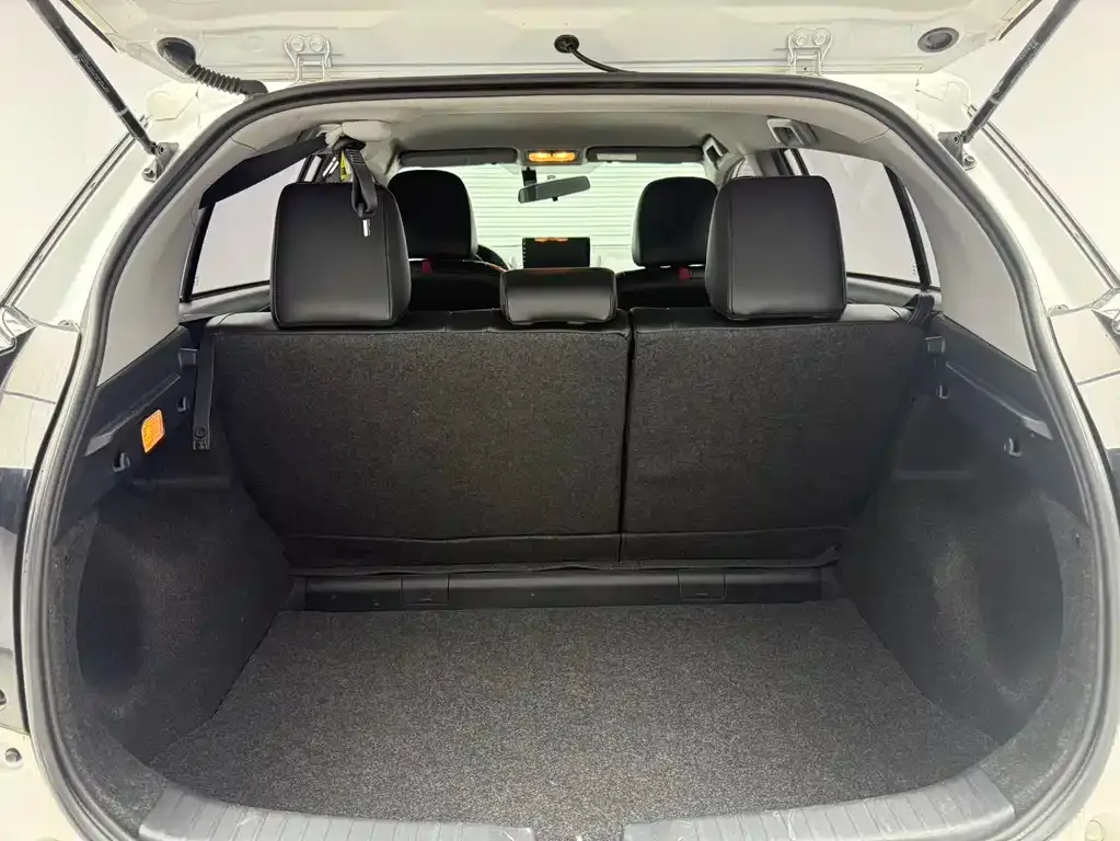 Toyota Yaris L — фото 9