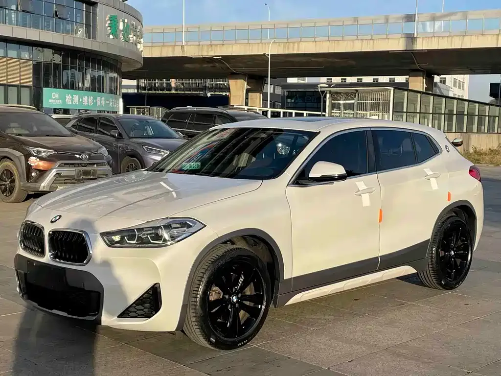 BMW X2 — фото 1