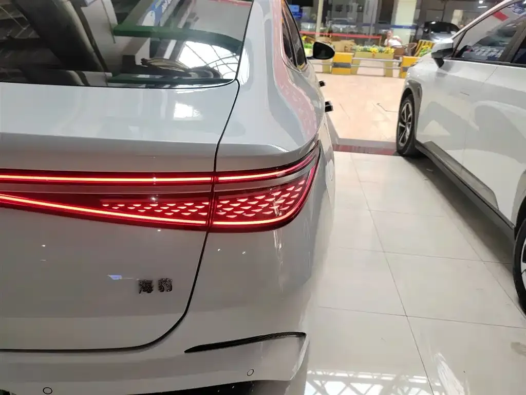 BYD Seal — фото 8