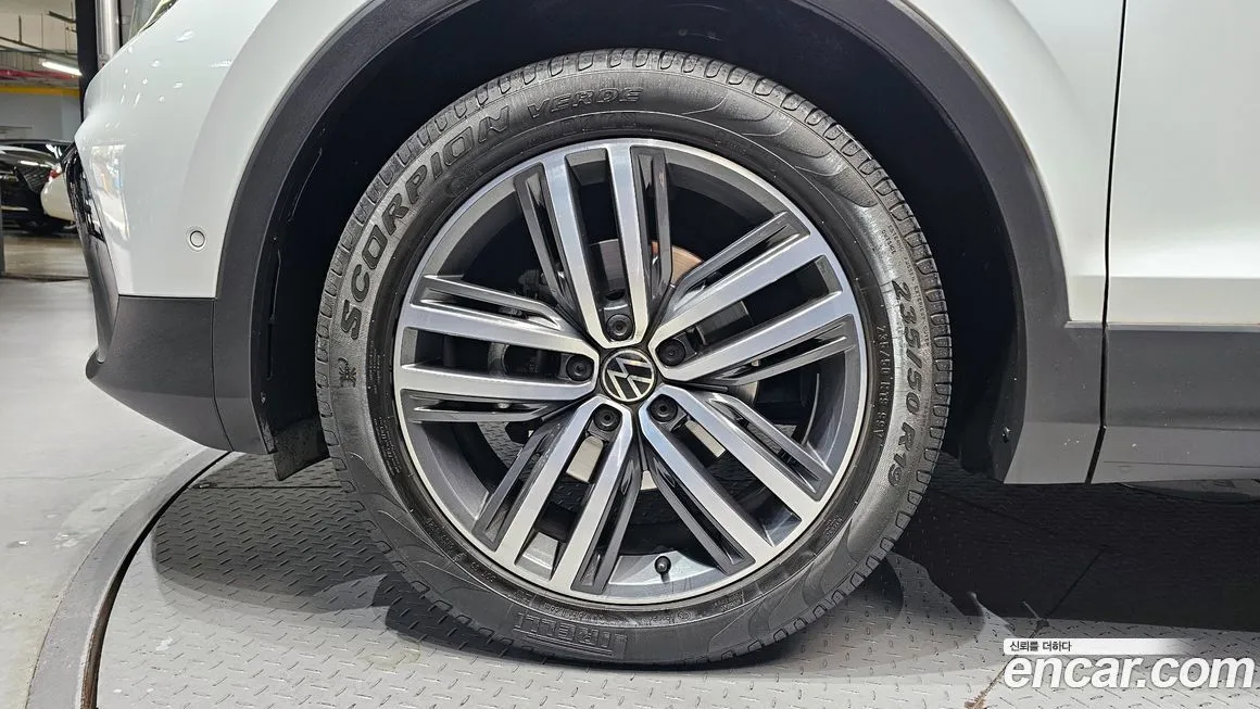 Volkswagen Tiguan — фото 5