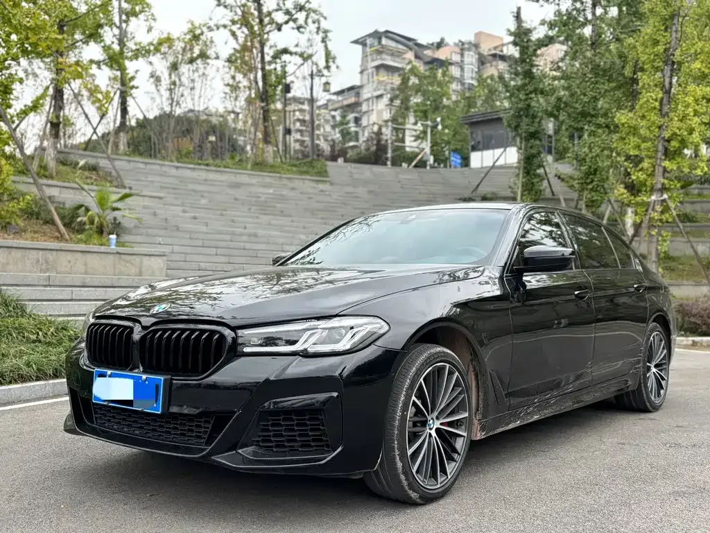 BMW 5 Series — фото 1