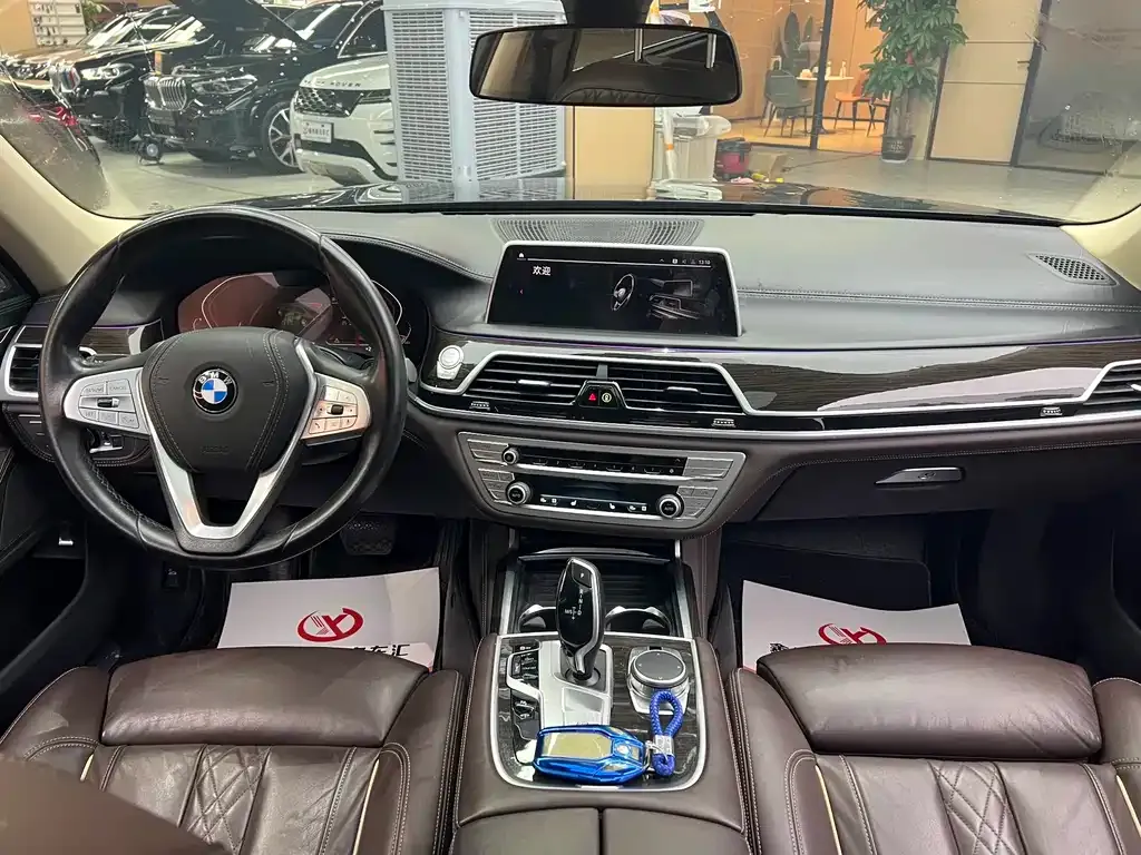 BMW 7 Series — фото 10