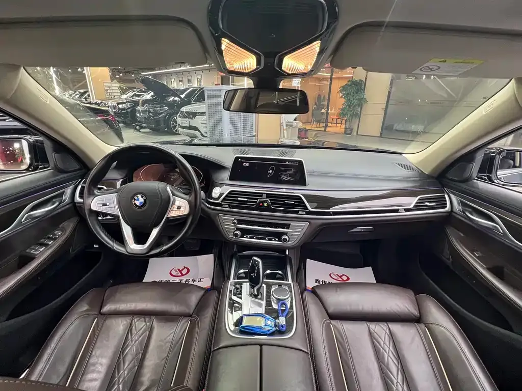 BMW 7 Series — фото 9