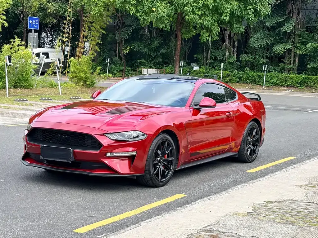 Ford Mustang — фото 1