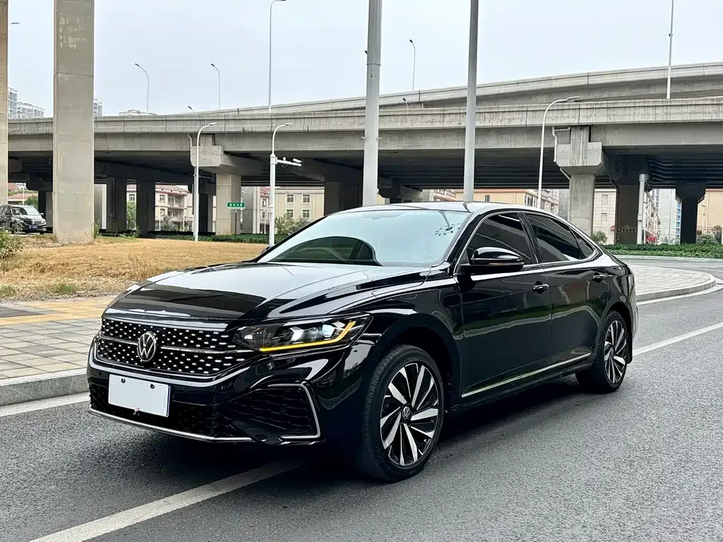 Volkswagen Passat — фото 1