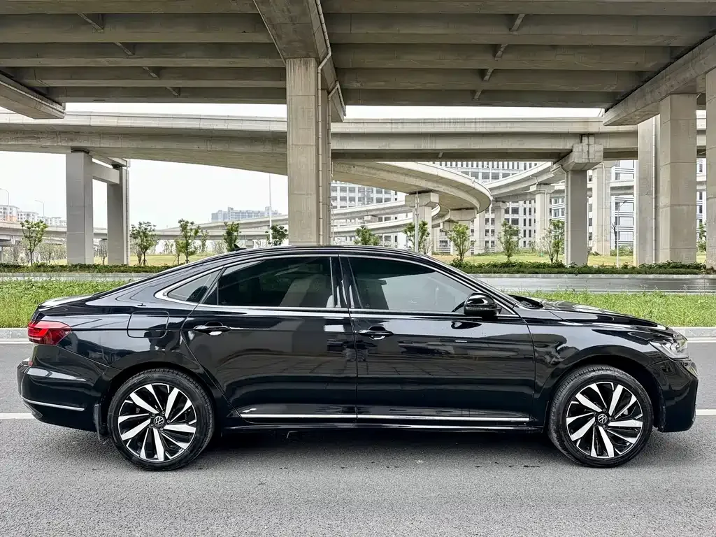 Volkswagen Passat — фото 5