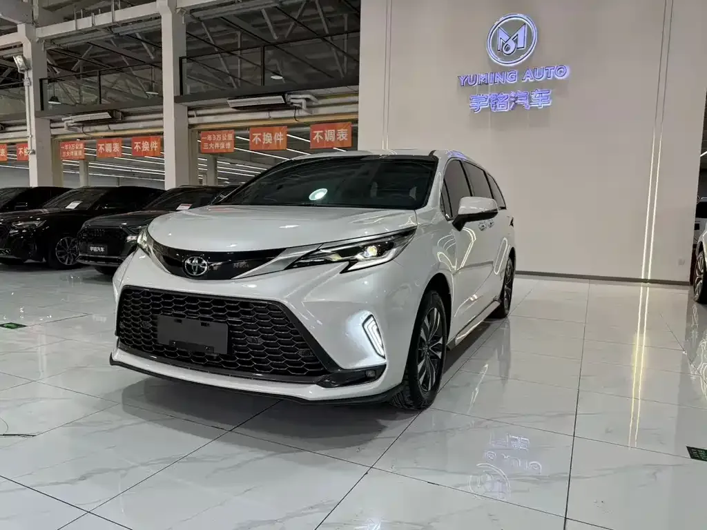 Toyota Granvia — фото 1