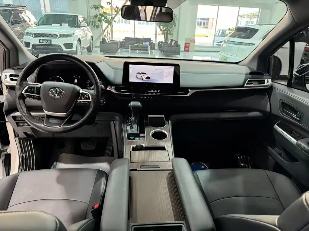 Toyota Granvia — фото 10