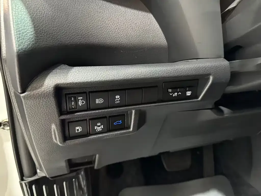 Toyota Granvia — фото 8