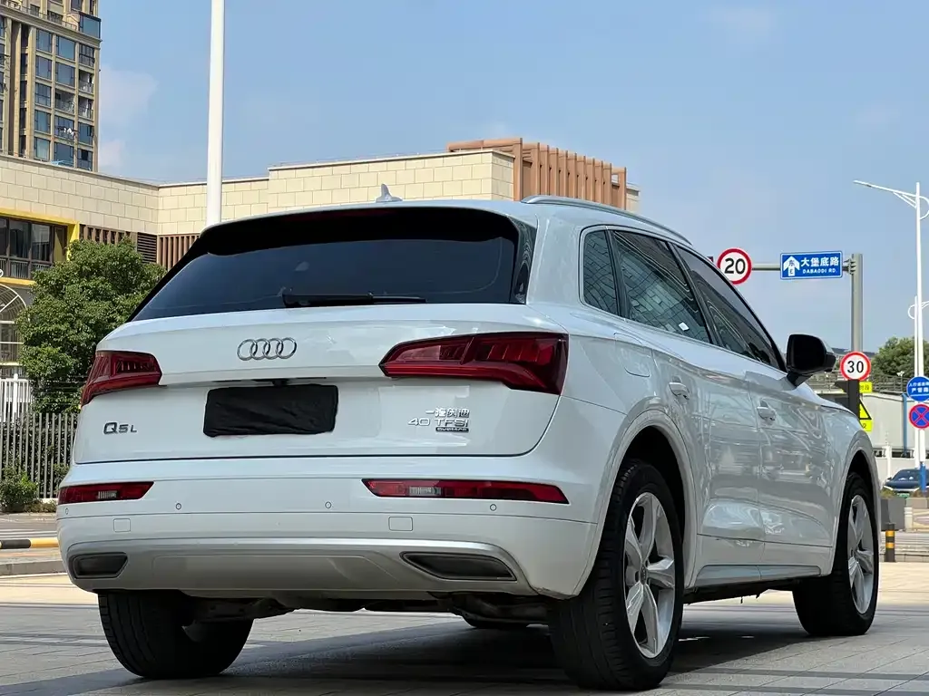 Audi Q5L — фото 4