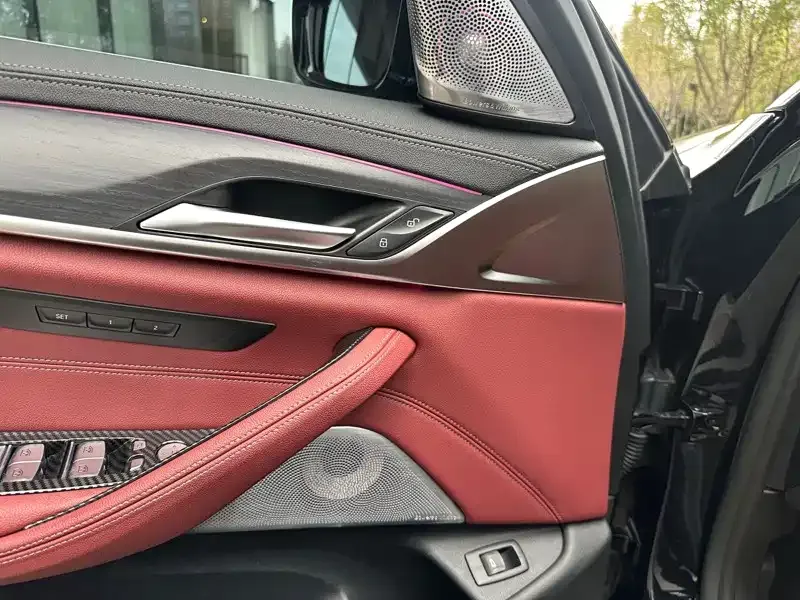 BMW 5 Series — фото 10