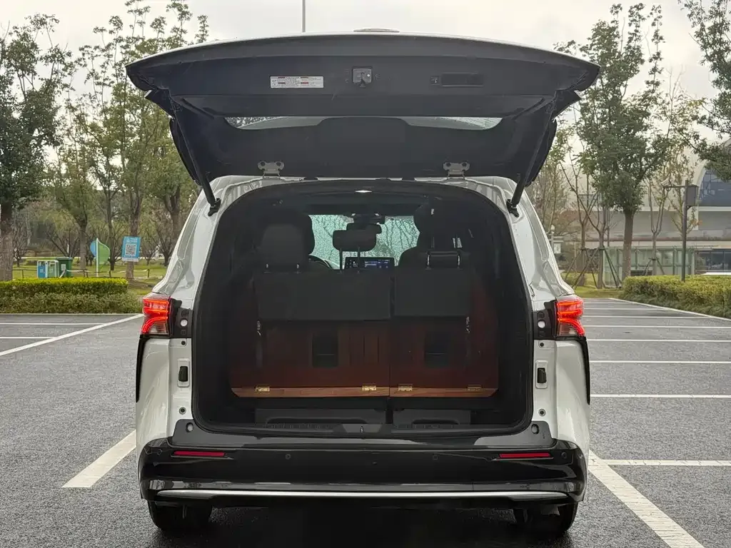Toyota Sienna — фото 4