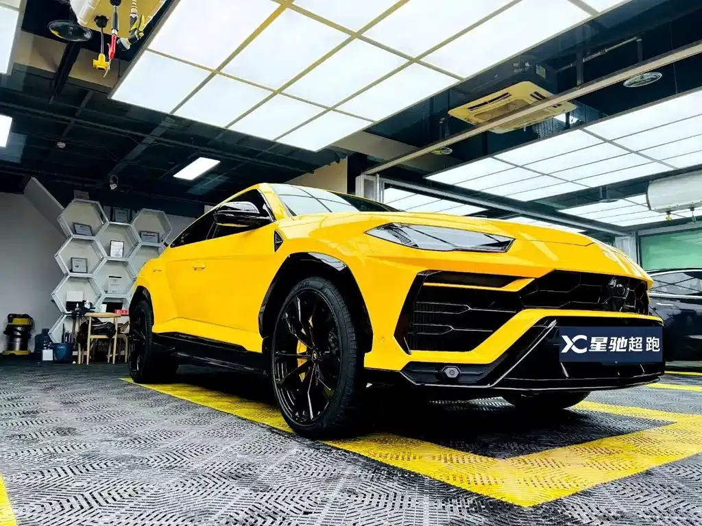 Lamborghini Urus — фото 1