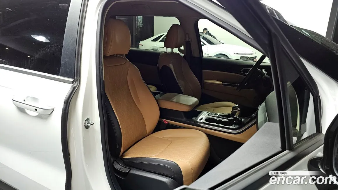 Kia Carnival — фото 10