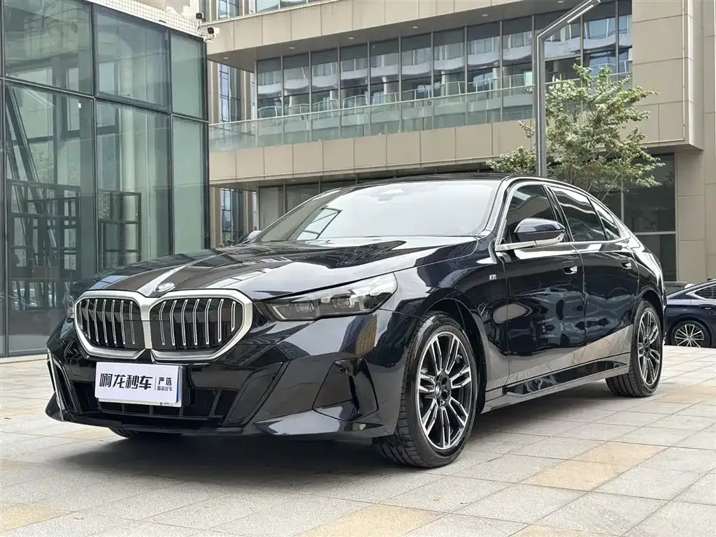 BMW 5 Series — фото 1
