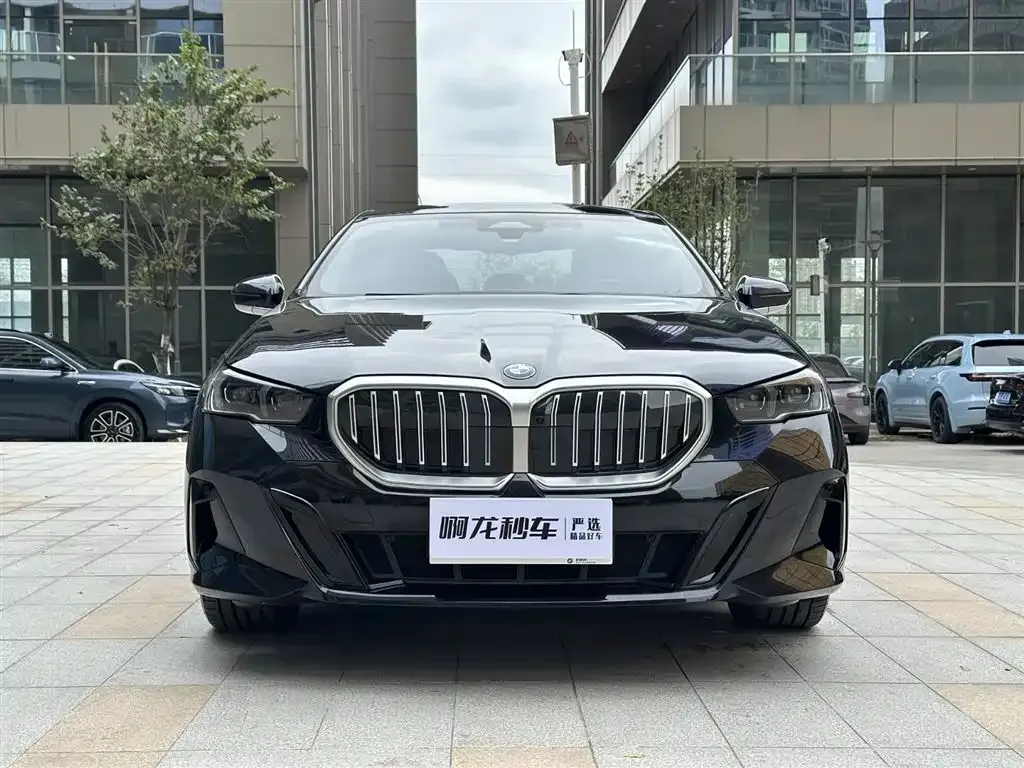 BMW 5 Series — фото 2
