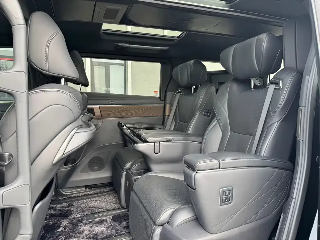 Toyota Alphard — фото 6