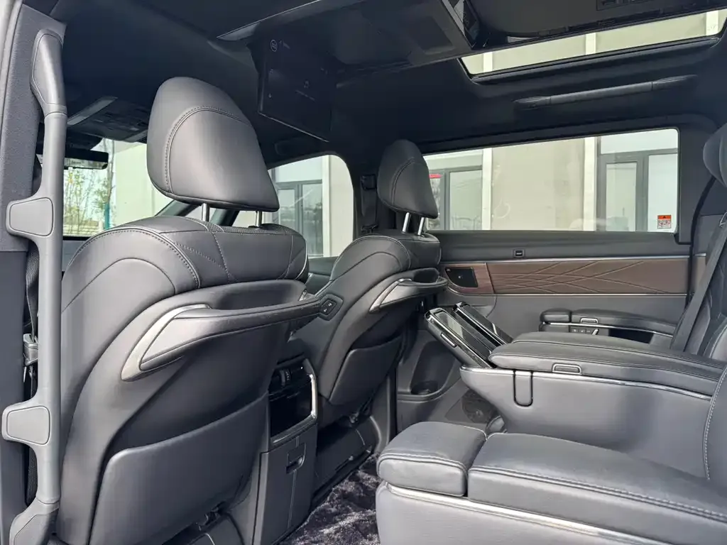 Toyota Alphard — фото 7