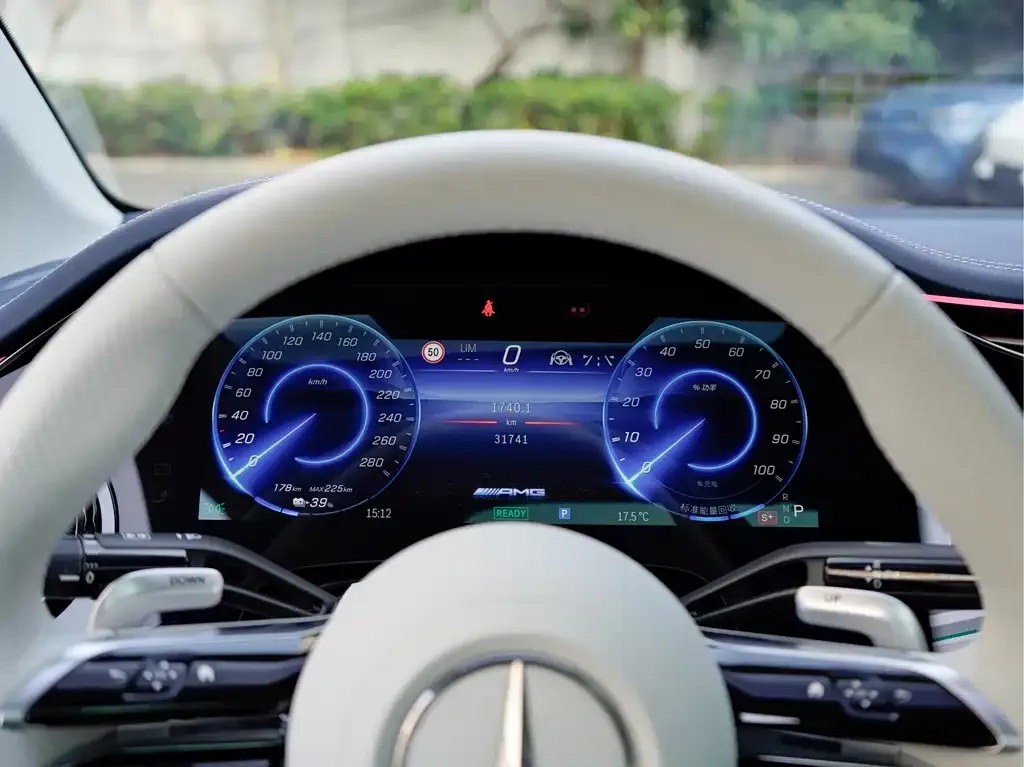 Mercedes-Benz EQE AMG — фото 10