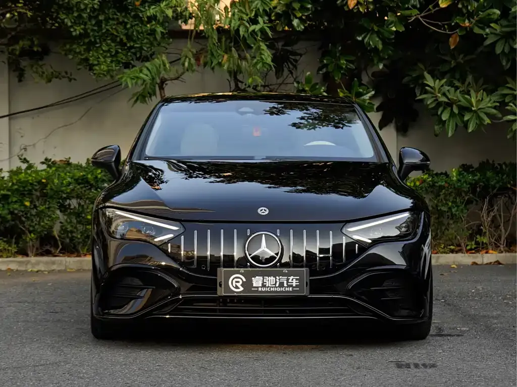 Mercedes-Benz EQE AMG — фото 3