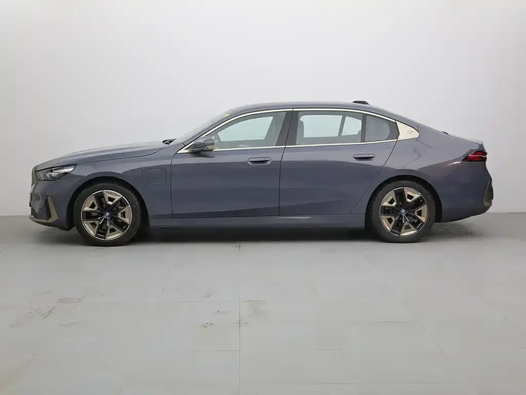 BMW i5 — фото 3