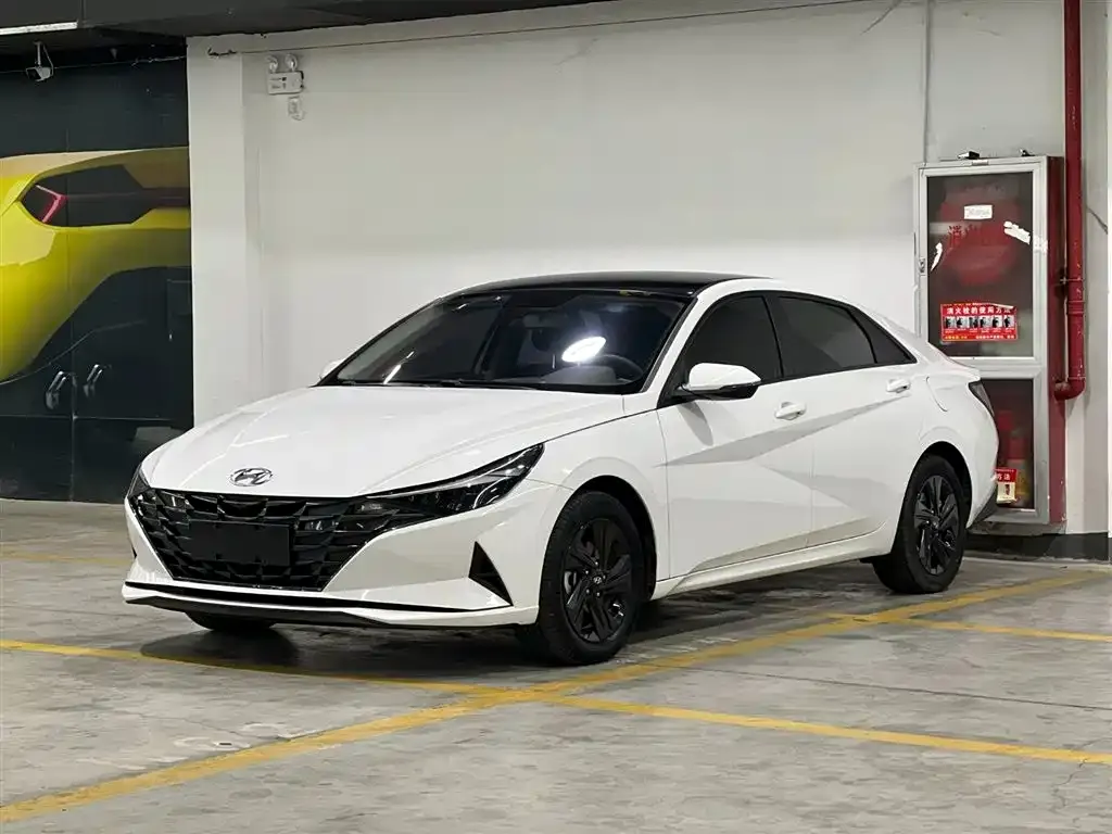 Hyundai Elantra — фото 1