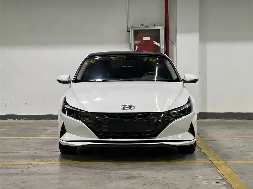 Hyundai Elantra — фото 2